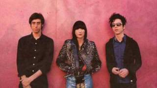 Yeah Yeah Yeahs &quot;Modern Things&quot;