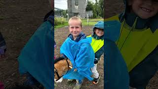 YouTube video: Návštěva koníků