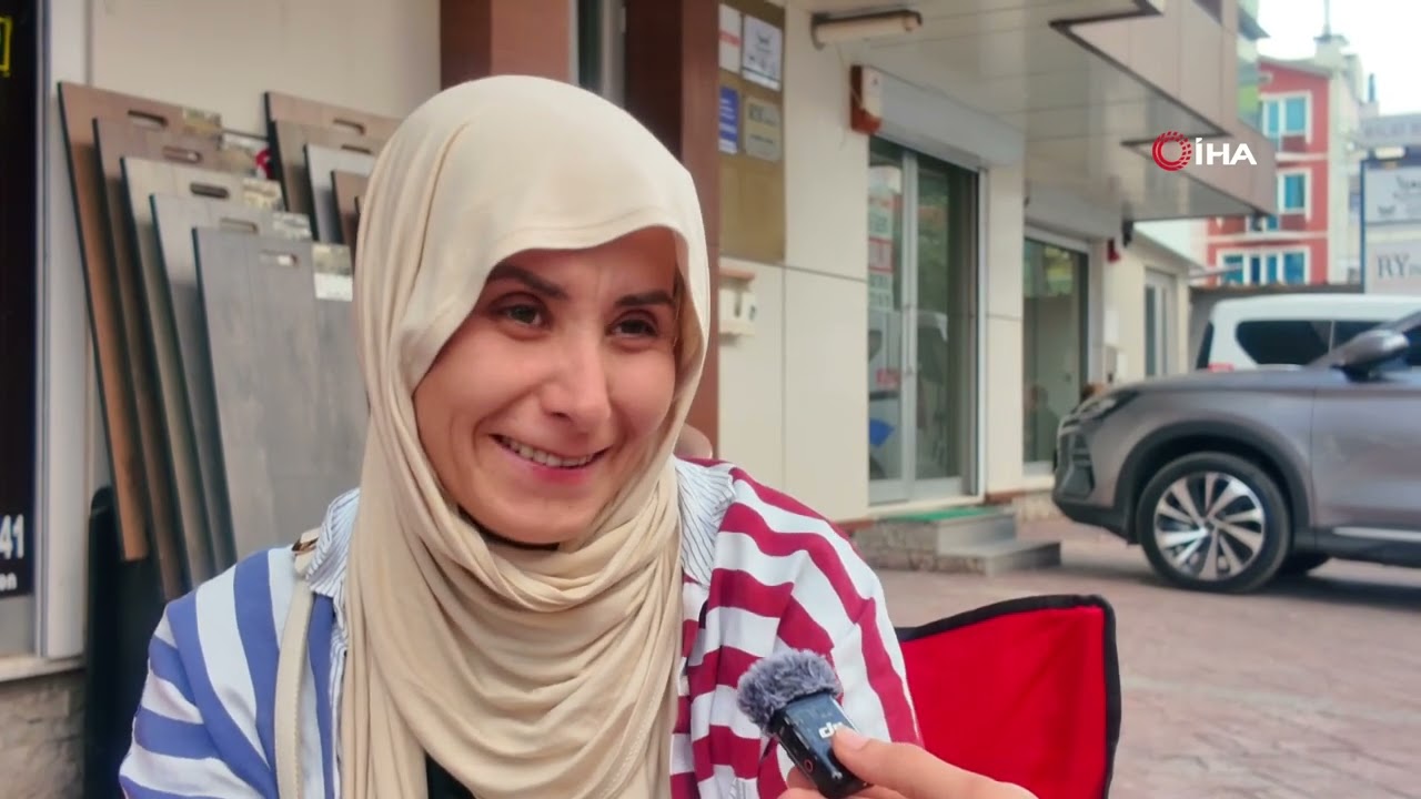 Çatırdayan bina yıkıldı, eşyalarını bile alamadılar