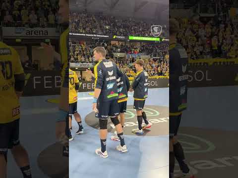So sehen Sieger aus! 🦁🙌 #rnl #rnloewen #handball #RNLGUM
