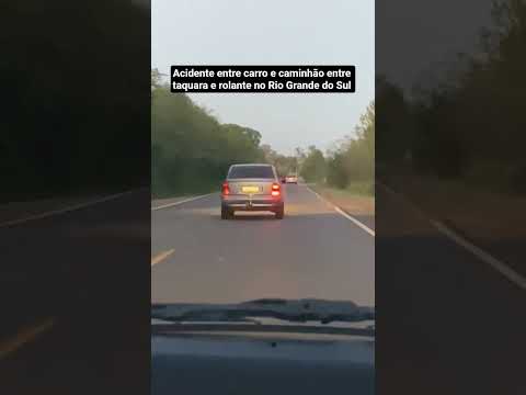 Acidente entre carro e caminhão na RS239 entre as cidades de Taquara e Rolante no Rio Grande do Sul