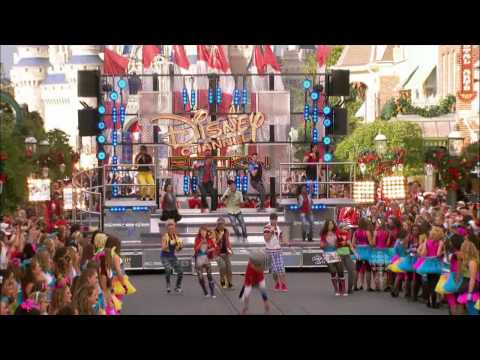 Bella Thorne  and Zendaya Coleman - Shake It Up. Disney Christmas Parade 2011