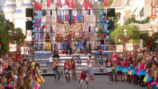Bella Thorne  and Zendaya Coleman - Shake It Up. Disney Christmas Parade 2011
