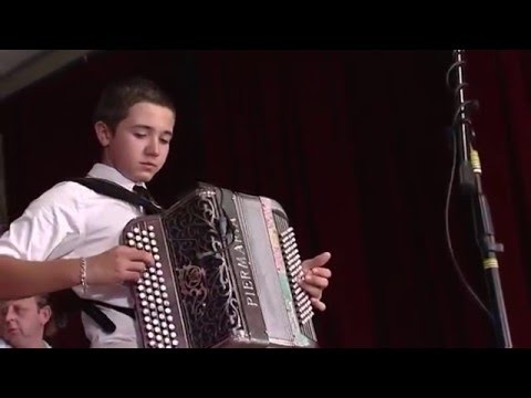 Une petite larme m'a trahie par Etienne DENORMANDIE et son Orchestre