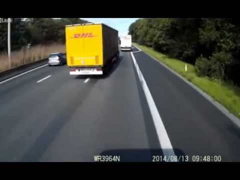 Car crashes into traffic jam on E40 highway exit