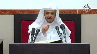 صورة من كان خارج المسجد وقت خطبة الجمعة ويبلغه صوت الخطيب هل يجب عليه الإنصات