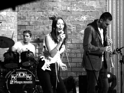 Ksenija Mijatovic - Mesece,lolo sanjiva