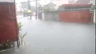 preview picture of video 'Typhoon Maring Trami Aug  20 2013 6am in Mandaluyong City Philippines'