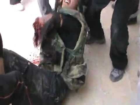 إصابة أحد عناصر كتيبة طاهر الصياصنة أثناء معركة السيطرة على مخفر المخيم في مدينة درعا