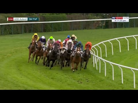 Benie Des Dieux wins the French Champion Hurdle