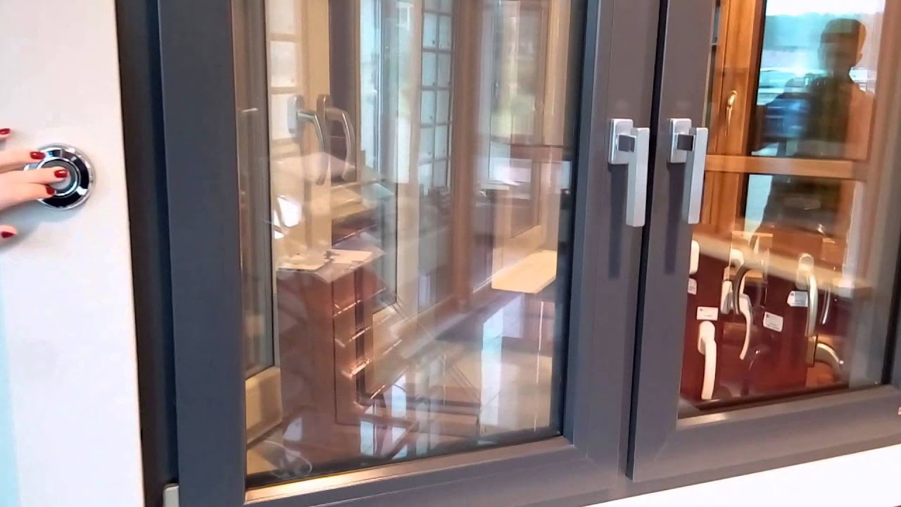 Okno BERTRAND z szybą ze zmienną przeziernością.