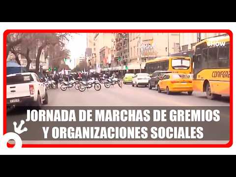 Marchan gremios y organizaciones sociales por el Centro de Córdoba