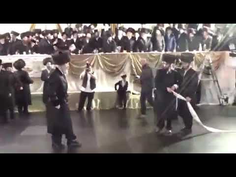האדמו"ר מסאדיגורה זצ"ל במצוה טאנץ | The Rabba Of sadigar Dancing Mitzvah Tantz