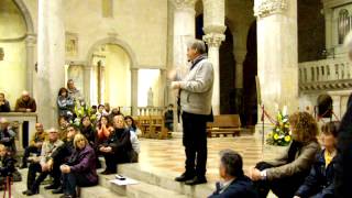 preview picture of video 'un tuffo nella storia della Basilica di Aquileia presentata da Andrea BELLAVITA.MOV'