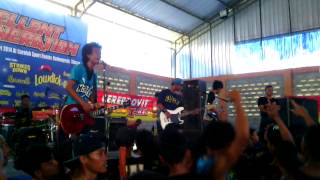 Download lagu After Famous - Berakhir Dengan Senyuman mp3