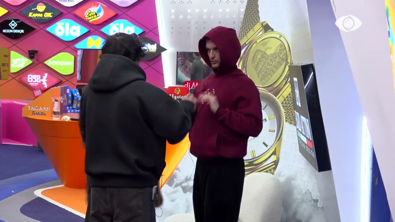 Njeri i ulët/ Debat mes Selin dhe Juelës