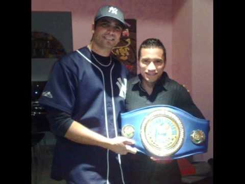 El Uniko - El Viento Juega Con El Polvo [HD] ♫