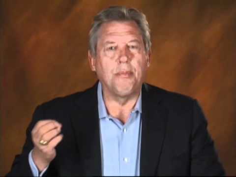 Minute With Maxwell: 4 Essential Characteristics of A Mentor - John Maxwell Team