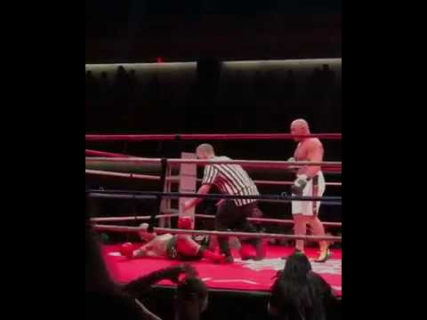 Shane Carwin Gets KO With One Arm Tied