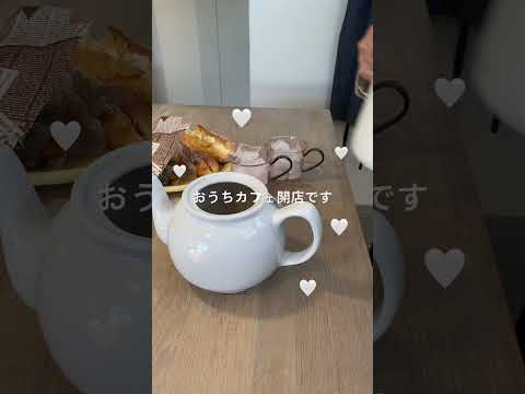 terrasse-couverte-mobiliers-canape-fauteuils-lampe