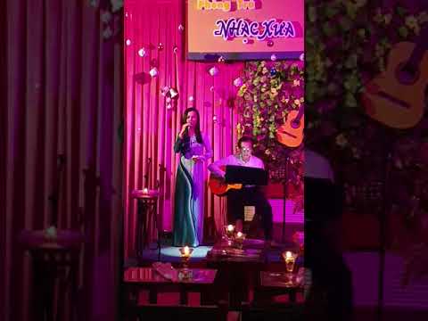 Thể hiện bởi Minh Oanh