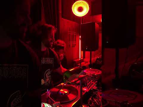 When the sound is pure, the vibe is real🎧❤️ Vinyl every Sunday! #sunday #vinyl #vinylcollection