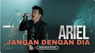 Download lagu Lagu Baru 2025 ! Ariel - Jangan Dengan Dia |  Lyric Video mp3