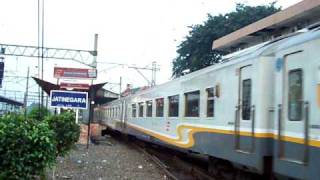 preview picture of video 'Railway Train : Gajayana Passing Jatinegara'