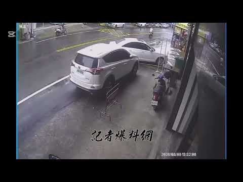老翁開Volvo撞爛三車，volvo連保桿都沒歪