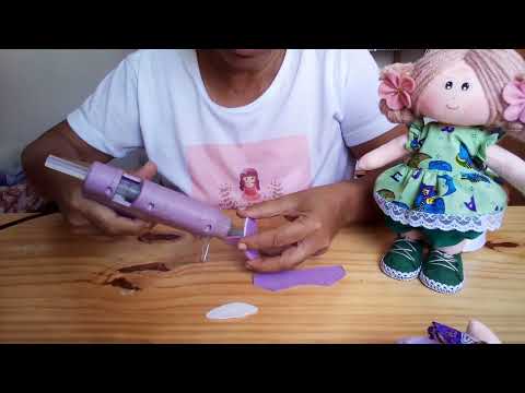 Flor e Tênis da boneca Mel