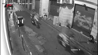 motocross-da-gara-rombano-tra-i-vicoli-al-vomero-le-immagini-dei-carabinieri