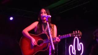 Kacey Musgraves sings "Good Ol' Boys Club"