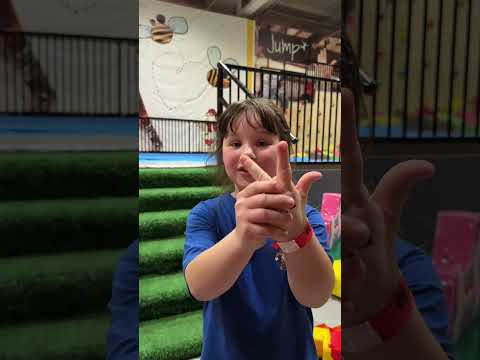 Jak může mít 11 prstů? 😳