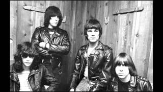 Sitting In My Room - Ramones