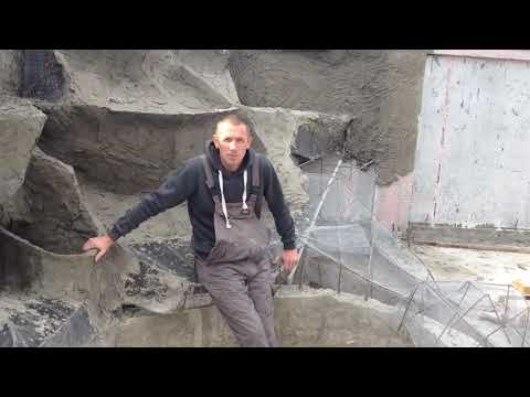 Нанесение чернового слоя арт бетона на каркас водопада