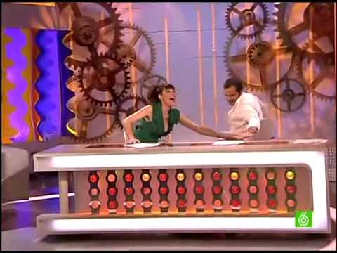 Pilar Rubio salva a Ángel Martín de caerse