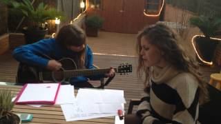 Ivet Vidal canta &quot;Whenever&quot;