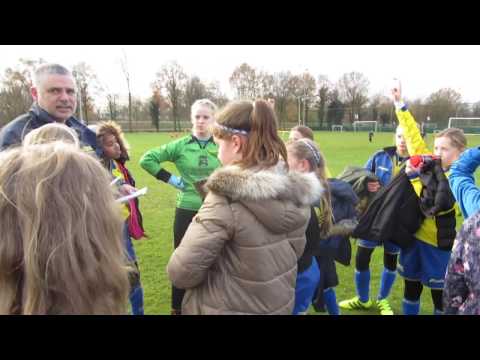 Meidenvoetbal : SDW MO13-1 tegen sv DIOS MO13-1