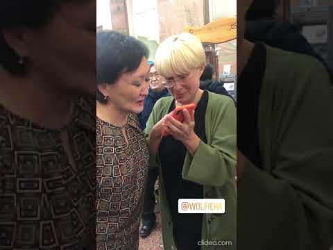 Видеофакт: Мэр Якутска передала привет Эдите Пьехе Видеофакт: Мэр Якутска передала привет Эдите Пьехе