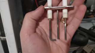 Riparazione anomalia bruciatore su caldaia frisquet hydromotrix con la pulizia della sonda ionica