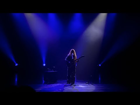 Low Profile - Carol Biazin