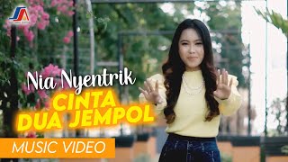 Download lagu Nia Nyentrik - Cinta Dua Jempol mp3 Download lagu Nia Nyentrik - Cinta Dua Jempol mp3
