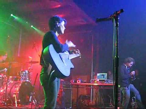 2/17 - Kaki King - Bone Chaos in the Castle - La Scala - London - 10 March 2010