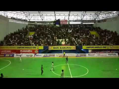 Kemeriahan  suasana  Lampung  Angel's vs  UPI di  GOR SABURAI lampung 2017