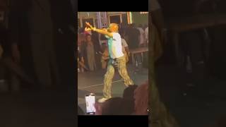 Twenty Fingers CRITICADO pela uma má postura em um Show !!!