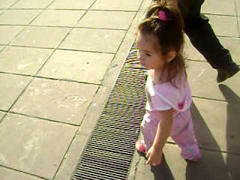 Maryanela subiendo gradas en Buenos Aires