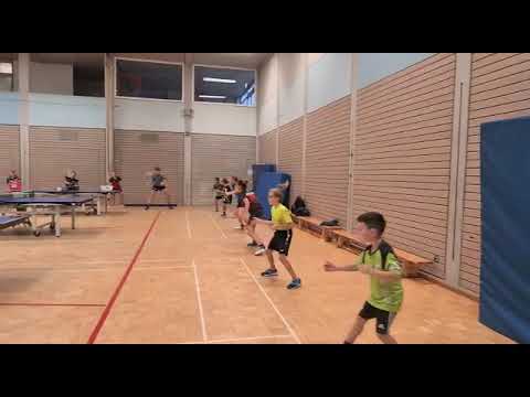 Beinarbeit vor und zurück mit beidseitiger Eröffnung