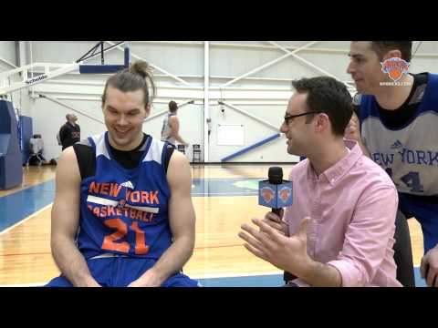 Smith and Aldrich Video Bomb Knicks.com!