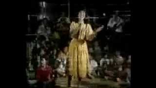 Shakira - El Vendedor (En Vivo Desde Viva Los Niños, Barranquilla, Colombia) 1987