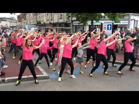 La flash-mob des commerçants de Louviers